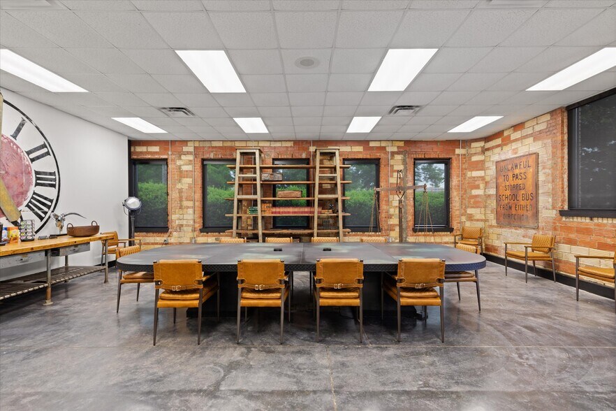 More Photos Of 501 N 3rd St, Longview Office For Sale
