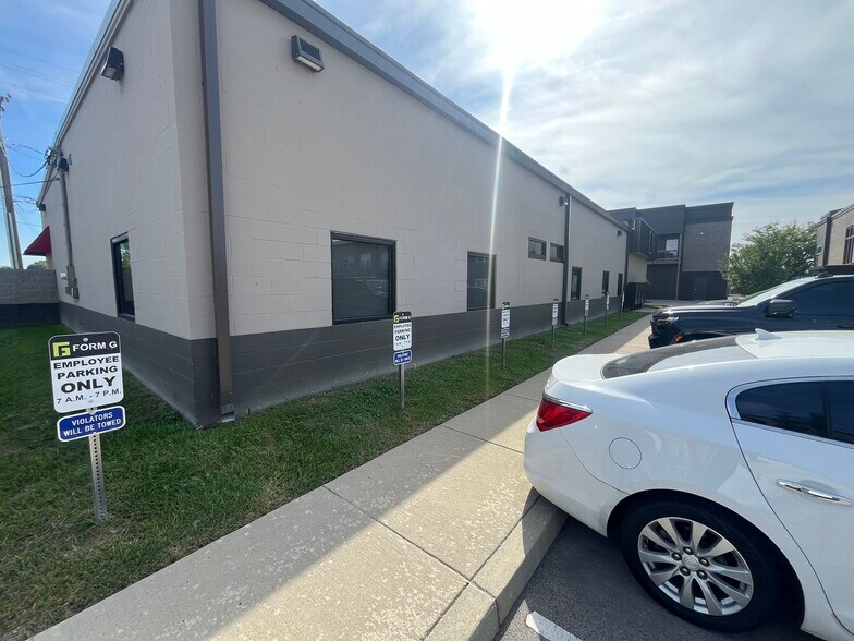 More Photos Of 830 Eastern Blvd, Clarksville Freestanding For Lease