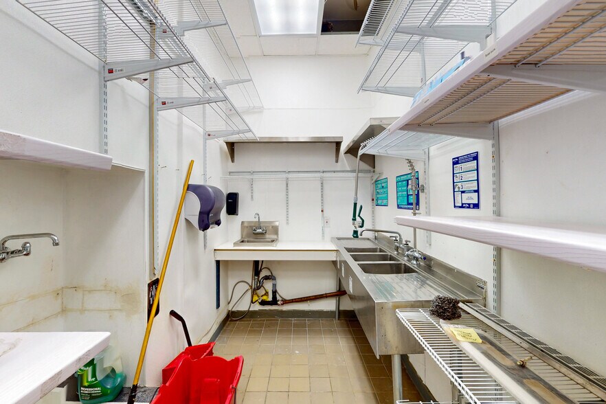 More Photos Of 3300 Adeline St, Berkeley Storefront For Lease