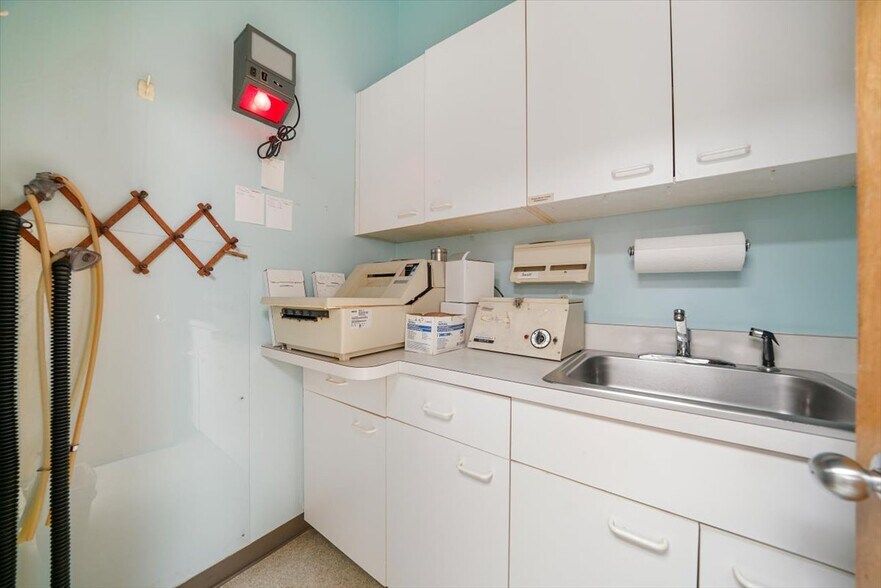 More Photos Of 468 Gidney Ave, Newburgh Medical For Sale