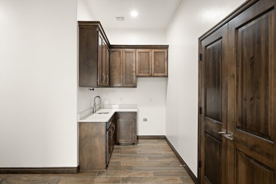 More Photos Of 833 Kelly Lakes Pass, Edmond Office For Lease