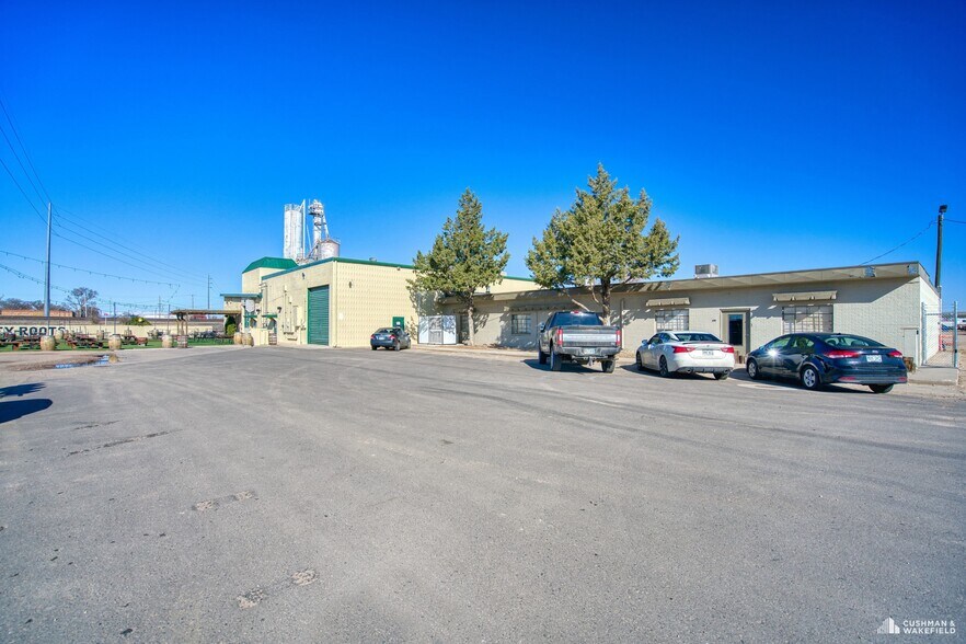 More Photos Of 113-213 6th Ave, Greeley Warehouse For Sale