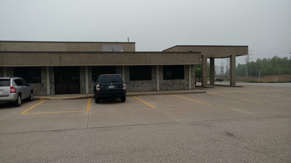 Primary Photo Of 2525-2549 S Ridge Rd E, Ashtabula Storefront Retail Office For Lease