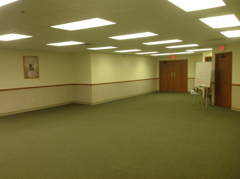 More Photos Of 2429 Randall Rd, Carpentersville Storefront Retail Office For Lease