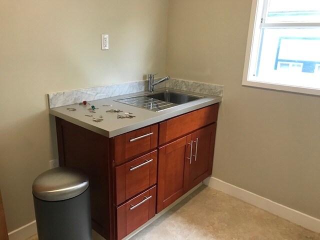More Photos Of 2929 Summit St, Oakland Office For Lease