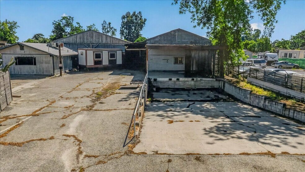 More Photos Of 708 N Pleasant Ave, Fresno Warehouse For Sale