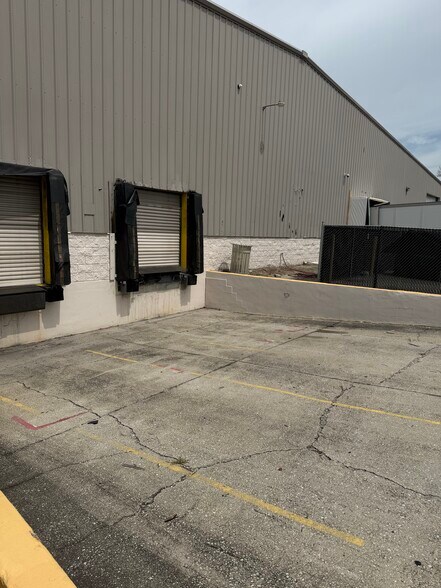 More Photos Of 6470 Parkland Dr, Sarasota Warehouse For Lease