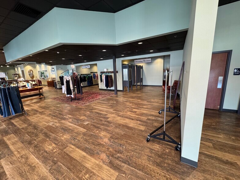 More Photos Of 2030 Main St, Batavia Freestanding For Lease