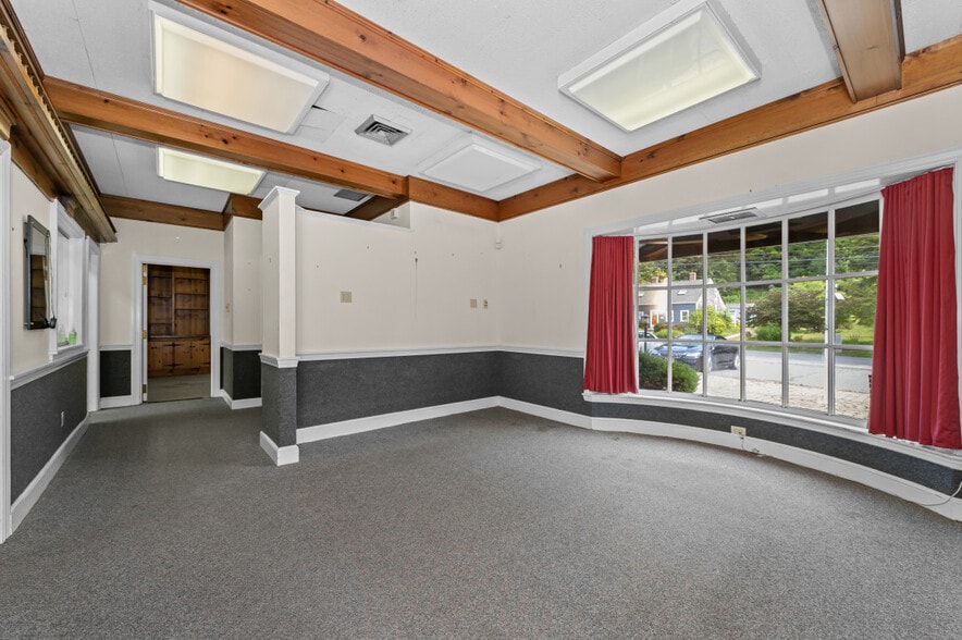 More Photos Of 11 Maple St, West Newbury Office For Sale