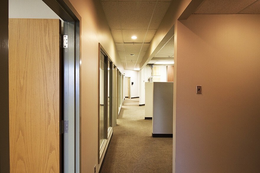 More Photos Of 131 Provencher Blvd, Winnipeg Office For Lease