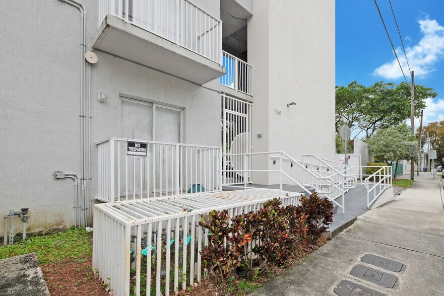 More Photos Of 750 SW 2nd St, Miami Apartments For Sale