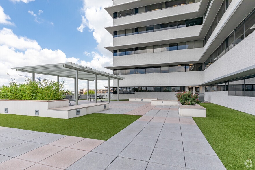 More Photos Of 3701-3801 Kirby & 2401 Portsmouth, Houston Unknown For Lease
