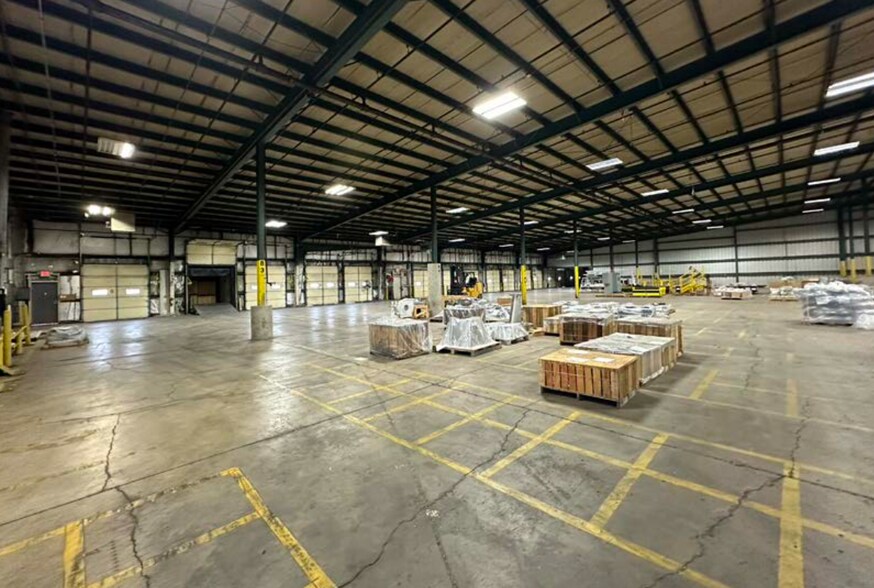 More Photos Of 11027 Kenwood Rd, Blue Ash Warehouse For Lease