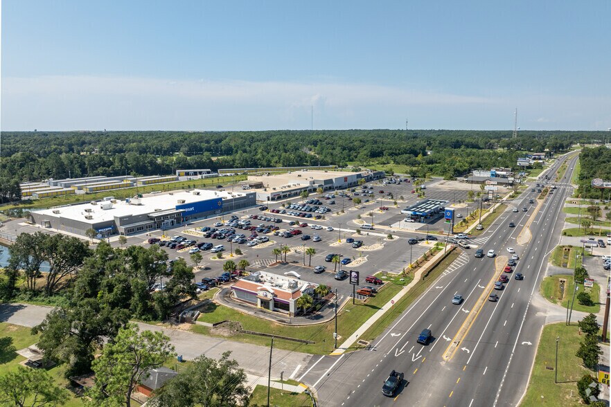 More Photos Of 6209 US-90, Milton Supermarket For Lease