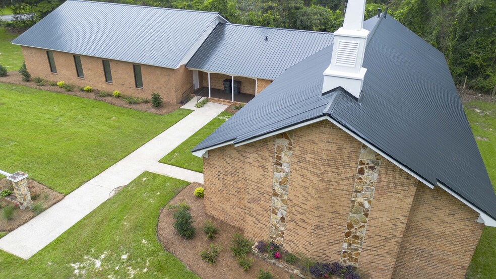 Primary Photo Of 123 N 5th St, Cochran Religious Facility For Sale
