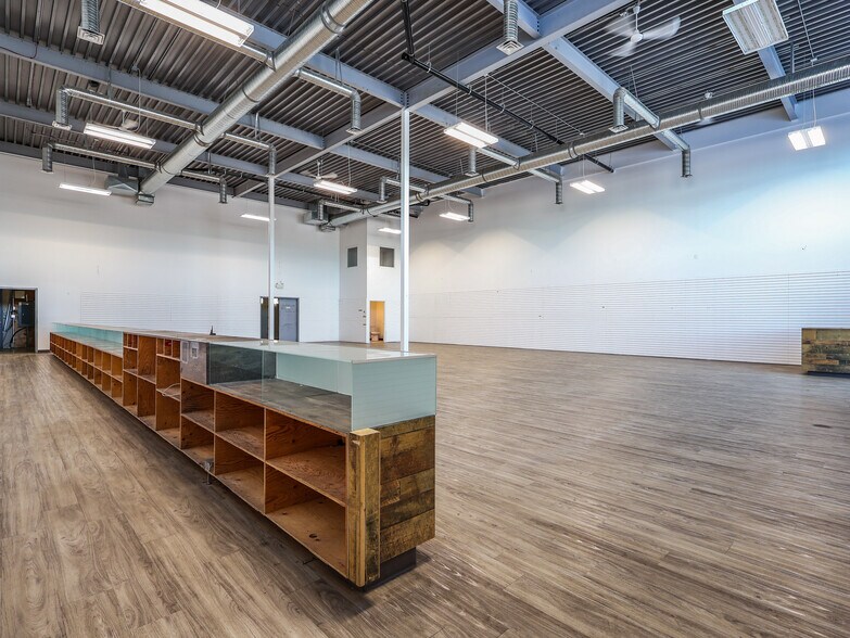 More Photos Of 4805 75 St, Stettler Storefront Retail Office For Sale