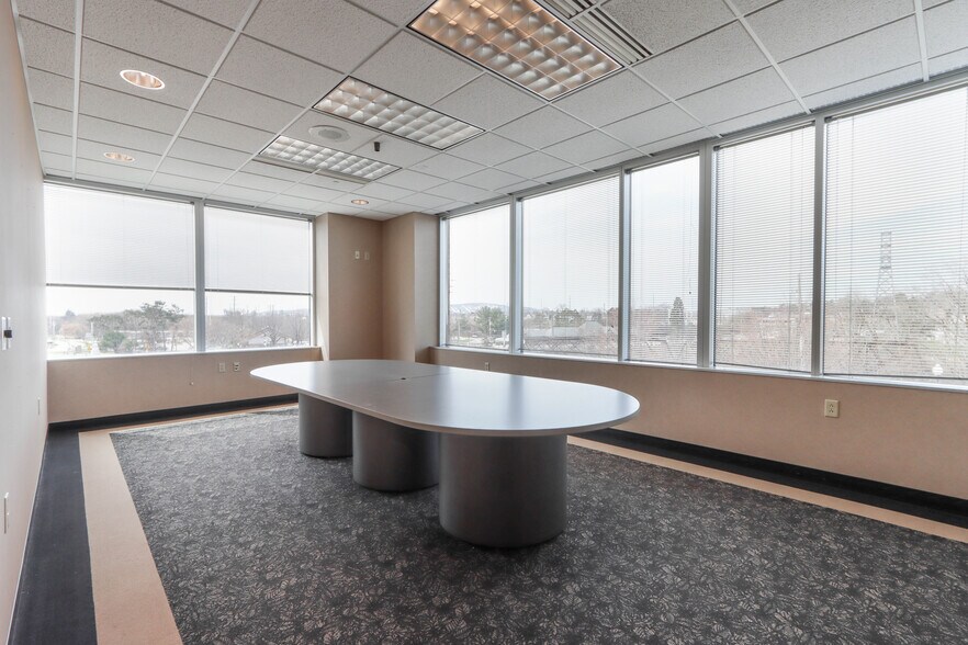 More Photos Of 11 Scott St, Wausau Office For Lease