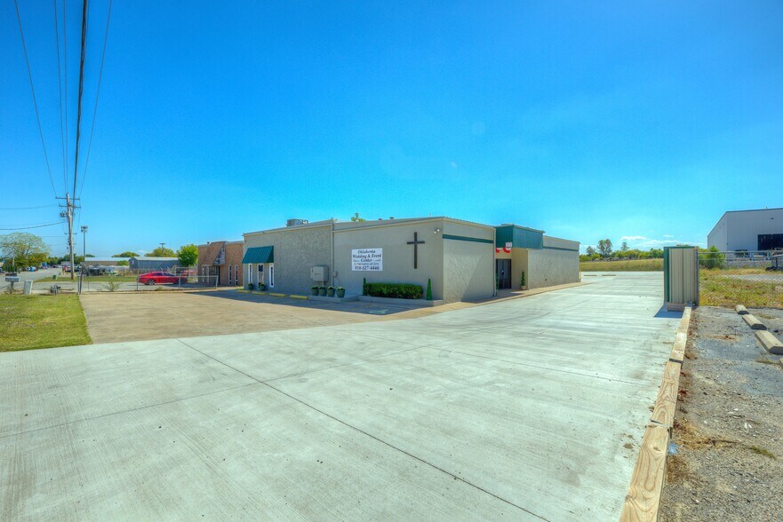 More Photos Of 1109 E Memphis St, Broken Arrow Religious Facility For Lease