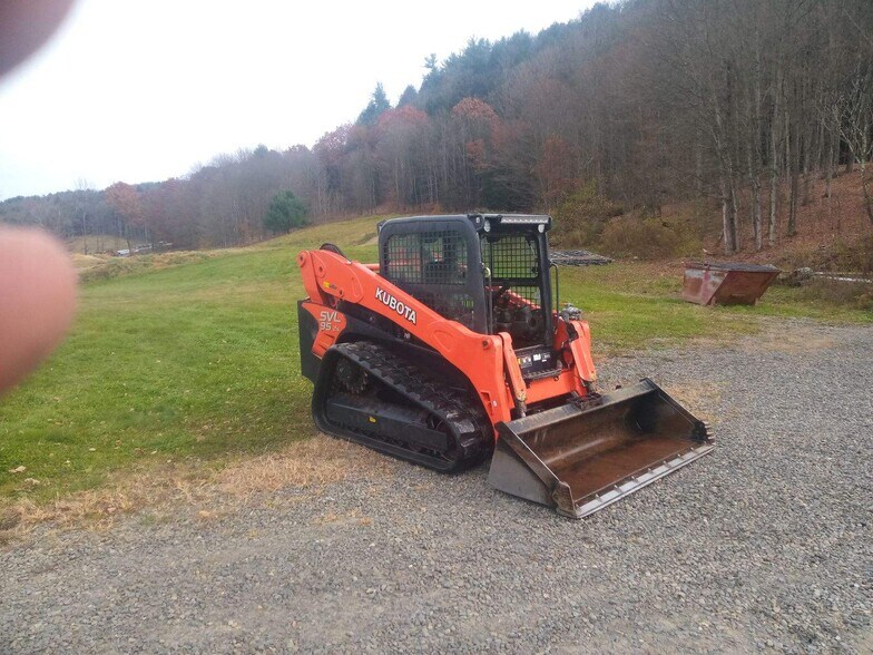 More Photos Of 224 Michael Ln, New Berlin Racetrack For Sale