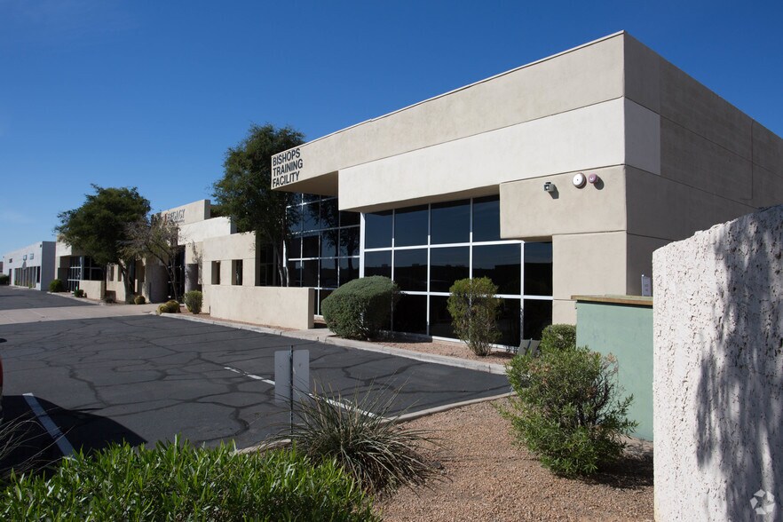 More Photos Of 7750 E Gelding Dr, Scottsdale Warehouse For Lease