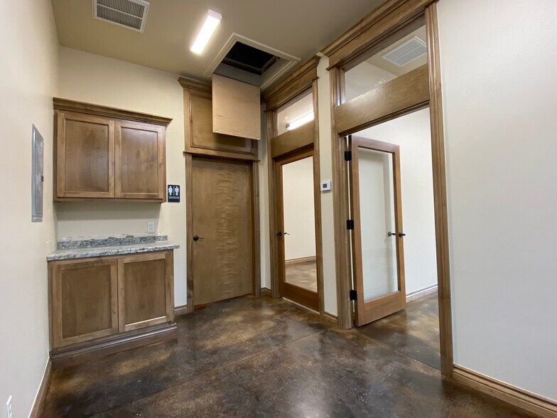 More Photos Of 5706 NW 130th St, Oklahoma City Office For Lease