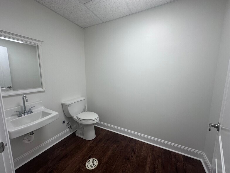 More Photos Of 496 N Town Center Rd, Mooresville Medical For Lease