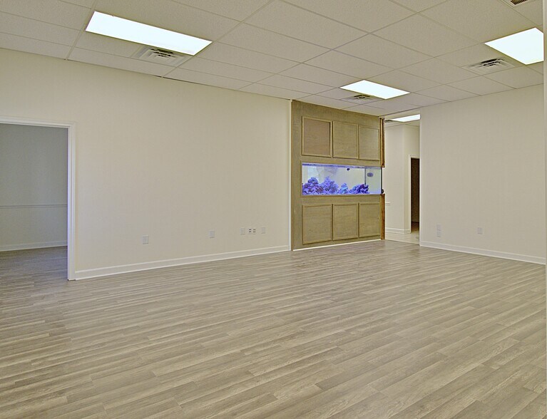 More Photos Of 18025 W Little York Rd, Katy Flex For Sale