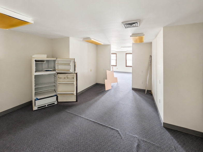 More Photos Of 880 Boston Post Rd, Old Saybrook Storefront Retail Office For Sale
