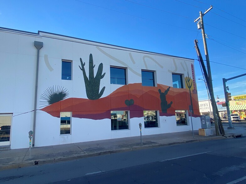 More Photos Of 200 W Jefferson Blvd, Dallas Storefront For Lease