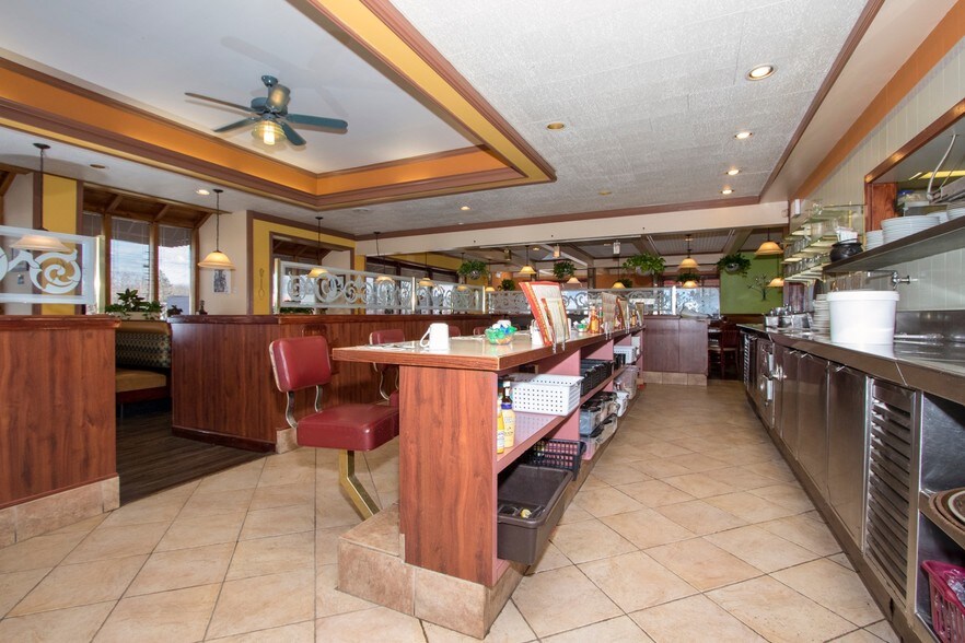More Photos Of 300 N Northwest Hwy, Palatine Restaurant For Sale