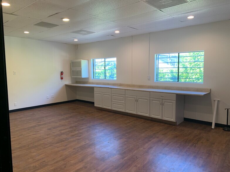 More Photos Of 7519-7521 Melrose Ave, Los Angeles Storefront Retail Office For Sale
