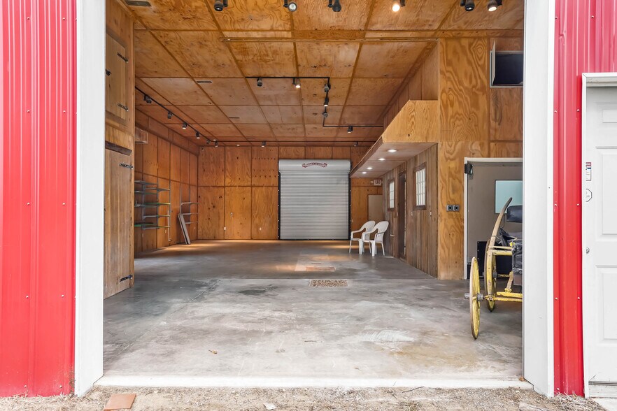 More Photos Of 8977 DuPont Blvd, Lincoln Convenience Store For Sale
