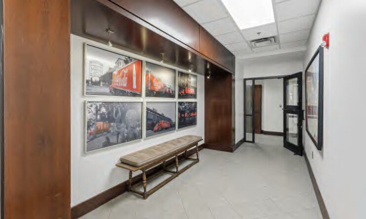 More Photos Of 4600 E Lake Blvd, Birmingham Warehouse For Sale