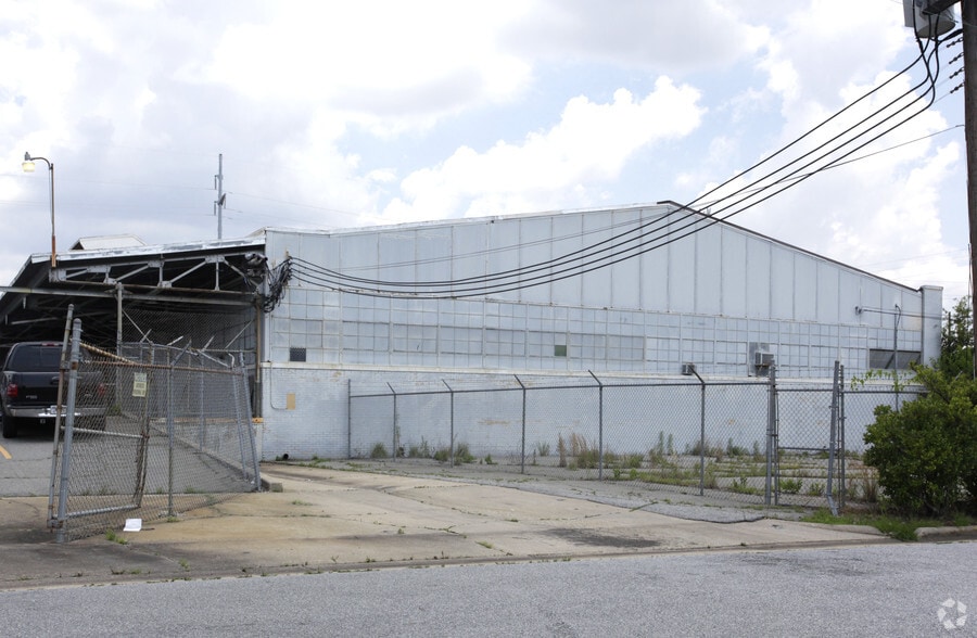 More Photos Of 911 15th St, Columbus Warehouse For Lease