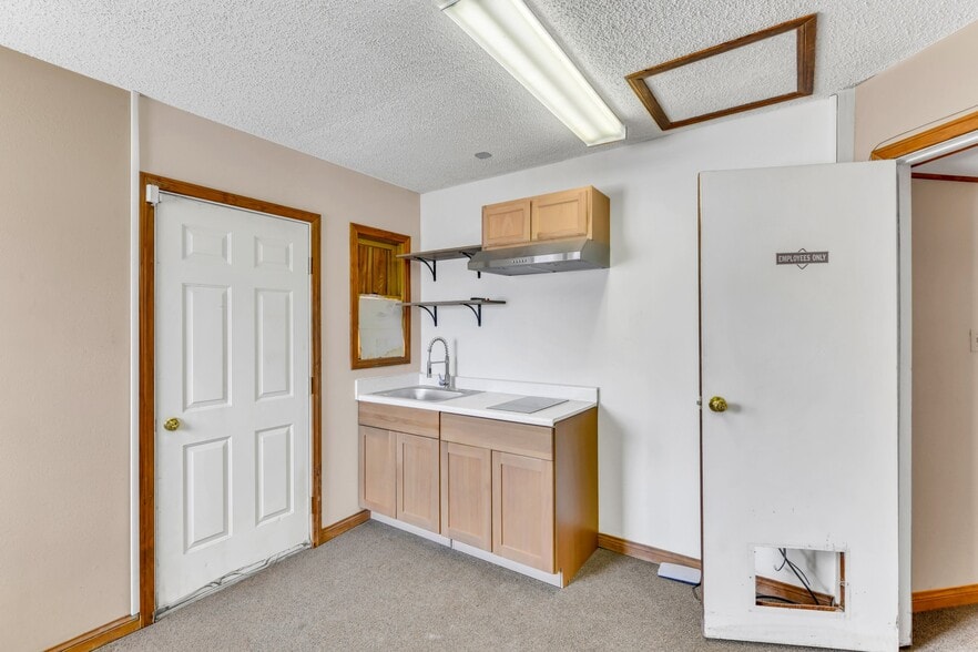 More Photos Of 1601 S Maryland Pky, Las Vegas Office For Sale