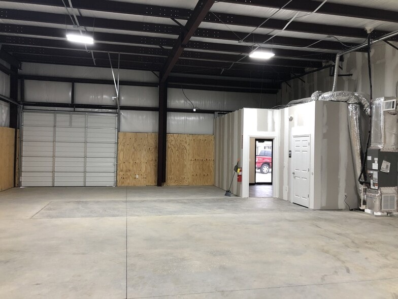 More Photos Of 253 Grogan Dr, Dawsonville Warehouse For Sale