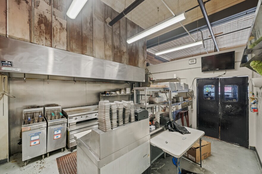 More Photos Of 3107-3111 Gillham Rd, Kansas City Storefront Retail Office For Sale