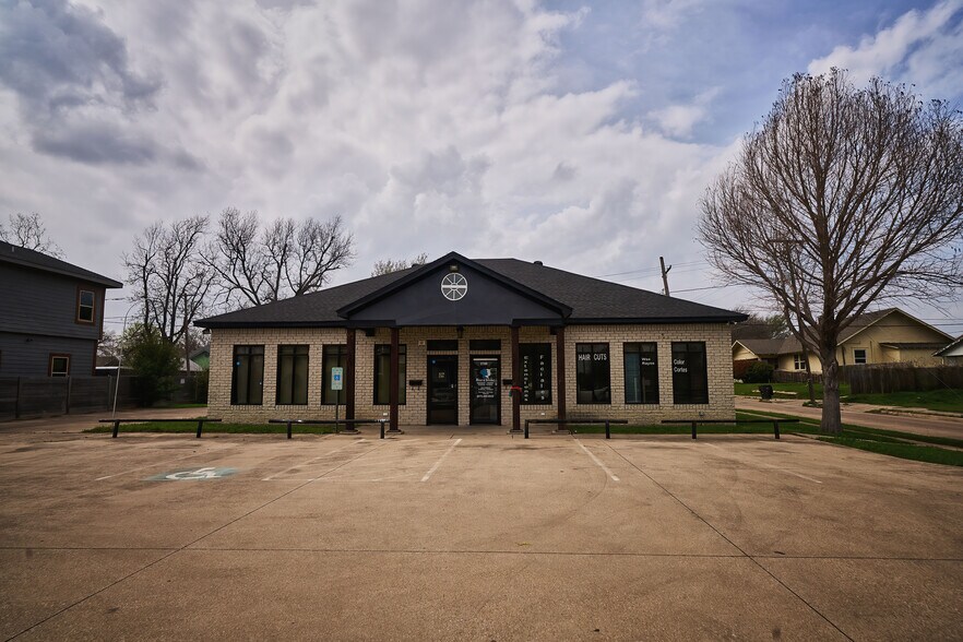 Primary Photo Of 2700-2704 Hemphill St, Fort Worth Medical For Sale