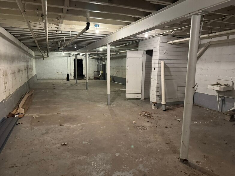More Photos Of 435 Cavitt Ave, Trafford Storefront Retail Residential For Lease