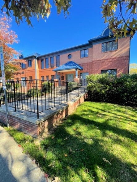 More Photos Of 603 Post Office Rd, Waldorf Loft Creative Space For Sale