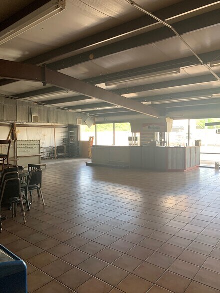 More Photos Of 16508 Hwy 65 S, Damascus Service Station For Sale