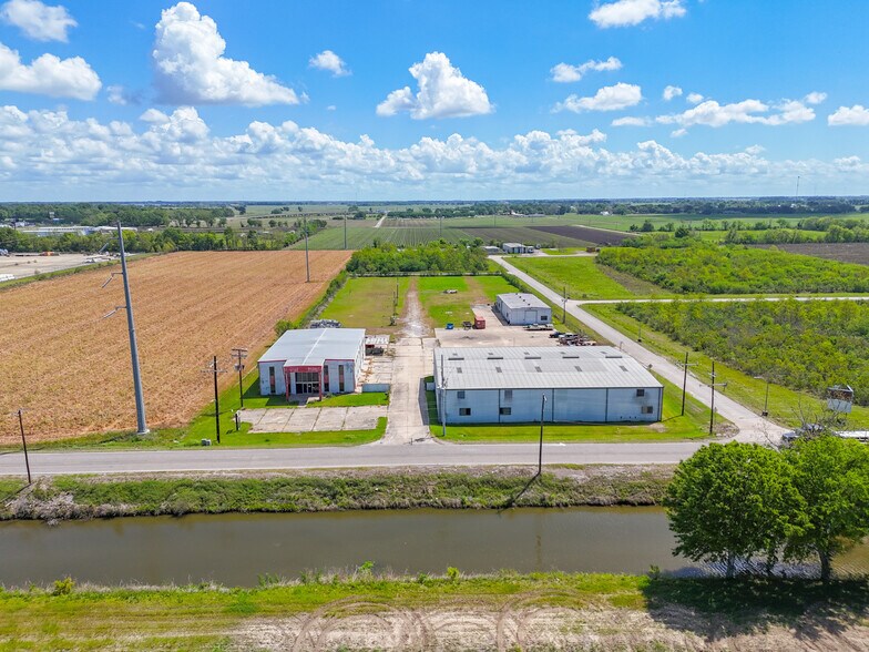 More Photos Of 3703 S Lewis St, New Iberia Warehouse For Sale