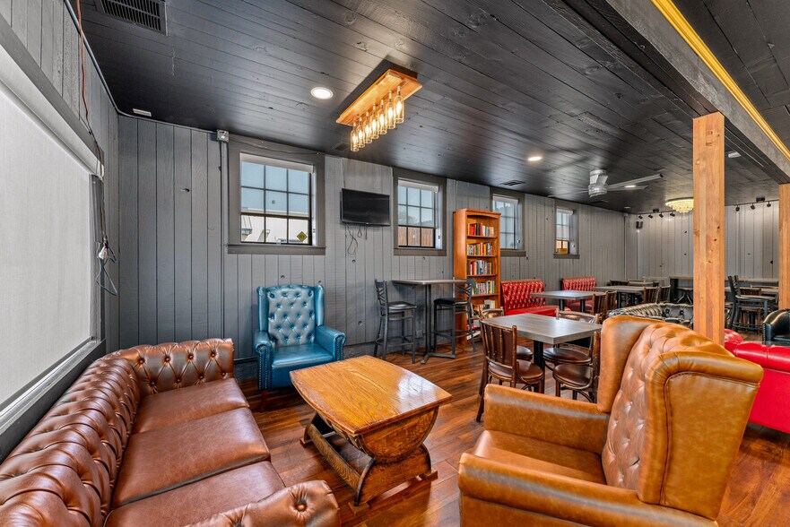 More Photos Of 2039 Redwood Ave, Grants Pass Restaurant For Sale