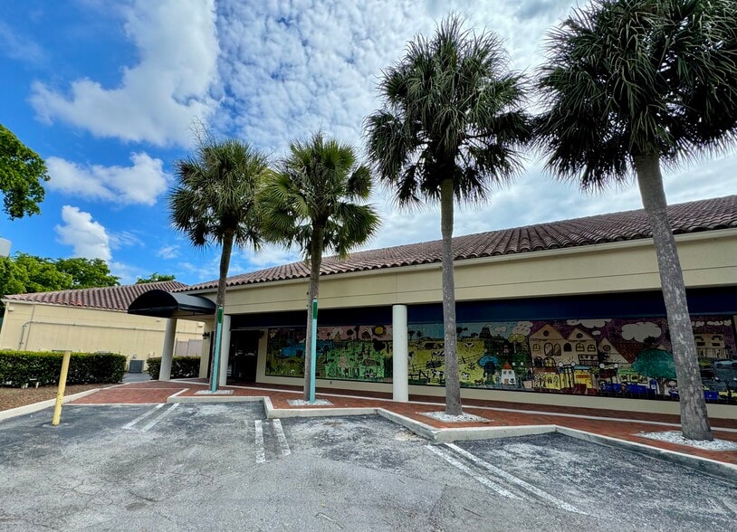 More Photos Of 15503-15509 Bull Run Rd, Hialeah Unknown For Lease