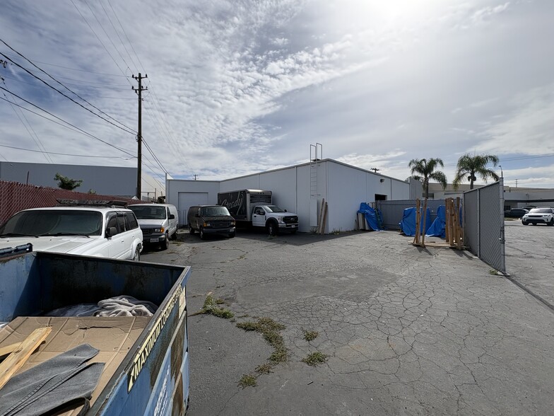 More Photos Of 2851 E White Star Ave, Anaheim Warehouse For Lease