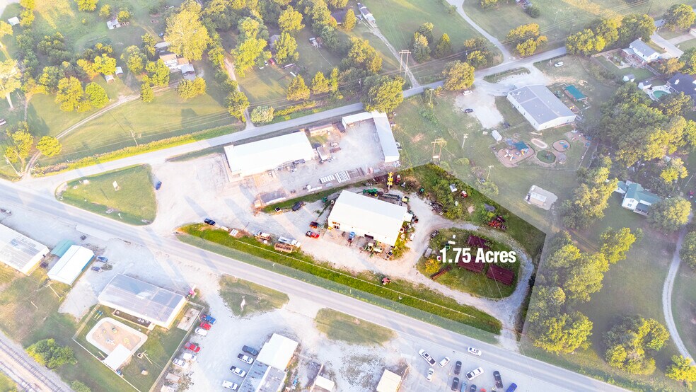 More Photos Of 919 S Roland St, Bristow Distribution For Sale