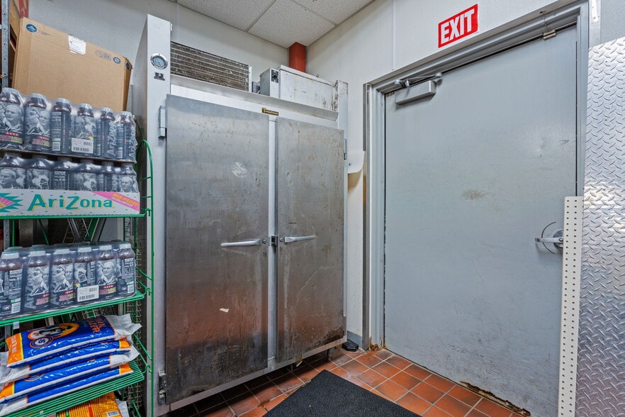 More Photos Of 1400 14th St NW, Austin Service Station For Sale