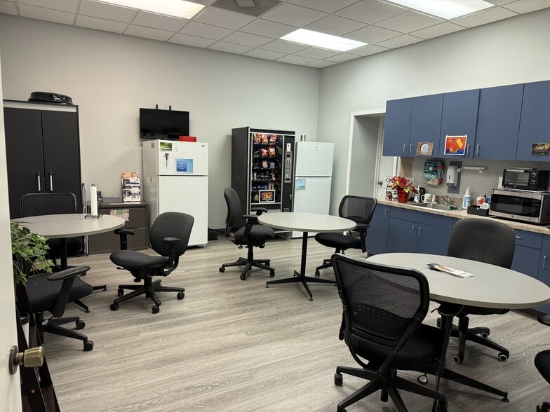 More Photos Of 7403 Wright Rd, Houston Manufacturing For Lease