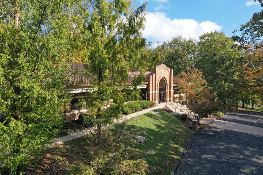 More Photos Of 3801 E Sunshine St, Springfield Office For Sale