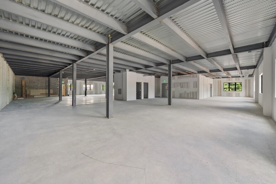 More Photos Of 174 Marbledale Rd, Tuckahoe Showroom For Lease